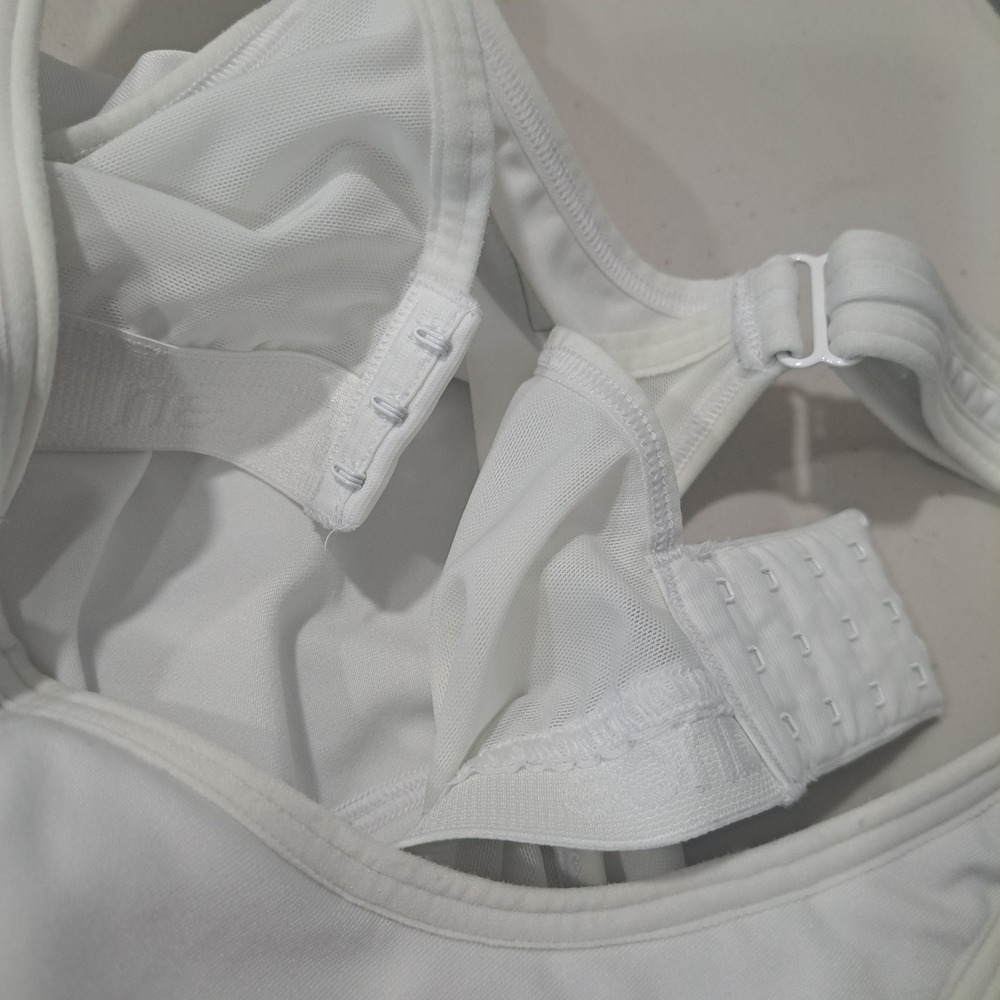 New Balance Lightning Dry White Athletic Tank Top Built In Bra Womens 42D - Picture 6 of 7